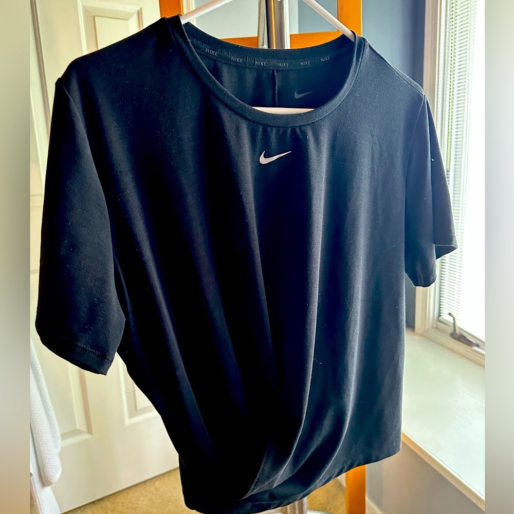 Nike Twist Front Cropped Top